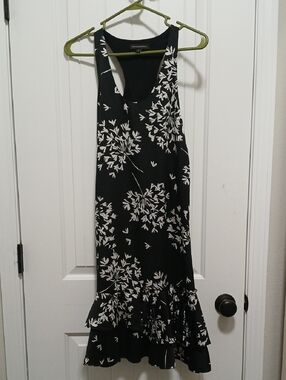 Babana Republic  Black Dress with White Floral Print and Ruffle Hem Sz 6 tall